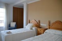 Tweepersoonskamer met 2 Aparte Bedden en Eigen Badkamer