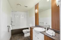 Chevron Renaissance Apartment 1224
