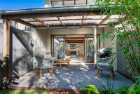 Stylish Townhouse, private courtyard walk to beach - B&B Neusa Vale