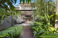 Stylish Townhouse, private courtyard walk to beach - B&B Neusa Vale