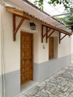 Catalina's house -Μικρή εξοχική κατοικία με αυλή & parking - B&B