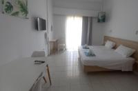 Zweibettzimmer mit Poolblick