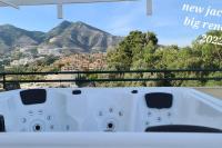 Luxury Penthouse With Sea&Mountain Views & Hot Tub - Tranquility & Rest - B&B