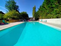 B&B Bellon - Domaine Jasmin, 6 Gîtes typiquement Charentais avec Piscines - Bed and Breakfast Bellon