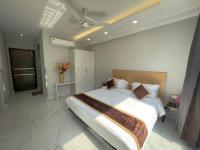 B&B Gurgaon - The Empire - Signature Tower,Cyber City, Gurgaon - Bed and Breakfast Gurgaon