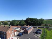 The Feed Room At Eastmoor Farm Fully Renovated Fully Equipped 2 Bed Luxury Mews Cottage 1 Mile from the Beach - Chambres d'hôtes Bridlington