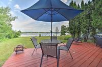 B&B Petoskey - Lakefront Petoskey Abode - Deck, Grill and Boat Dock - Bed and Breakfast Petoskey