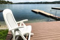 Newport Cabin w/ Lakefront Private Porch & Grill! - Chambres d'hôtes Newport