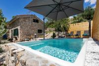 Olive Garden-Pool, Privacy & Beach Parking - B&B Makarska