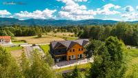 Wonder Home - Apartamenty Halo Karkonosze z ogrodem, sezonowym basenem, placem zabaw i widokiem na Śnieżkę - zlokalizowane blisko Karpacza - Chambres d'hôtes Mysłakowice