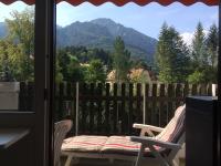 Apartment with Mountain View