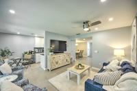 B&B Fort Myers - Vibrant Fort Myers Condo with Community Pool! - Bed and Breakfast Fort Myers