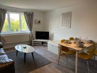 The Aldridge 2 Bedroom Apartment with FREE Parking - B&B Ibstock
