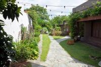 Casa c/amplio jardín, garage y parrilla. - Chambres d’hôtes Tandil