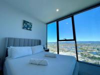 B&B Gold Coast - NEW impressive 180° river view 1 bed apt with pool 47F - Bed and Breakfast Gold Coast