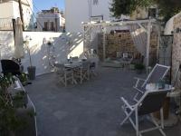 Cozy house with relaxing backyard - B&B Ermoúpolis