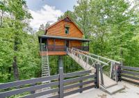 Sky's the Limit Treehouse Near Helen, Georgia - B&B