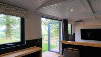 Little Acorn - Luxury shepherd's hut / lodge with private hot tub and garden - Chambres d'hôtes Llanfyllin