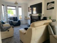 B&B Lowestoft - Inviting 3-Bed House in Lowestoft near the beach - Bed and Breakfast Lowestoft