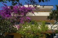 Apartamento de 3 dormitorios con balcón