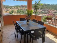 Appartement calme, vue panoramique à 100 m du centre ville - B&B Villasimius