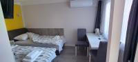 Tweepersoonskamer met 2 Aparte Bedden en Eigen Badkamer
