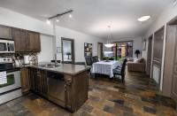 Upgraded lakeside resort dream vacation home - B&B Kelowna