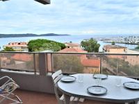 Appartement 3 pièces climatisé, plage à pied, pour 4 personnes à Cavalaire - FR-1-226B-113 - B&B