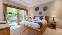 Double Room with Pool View