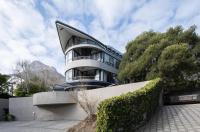 Lovely one bedroom in The Glen, Camps Bay with Inverter - Chambres d'hôtes Le Cap