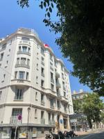 Les Terrasses, charme et authenticité en Hyper Centre de TOULON, Idéal pour un séjour romantique ou une escapade urbaine - Bed and Breakfast
