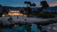 Beachfront Villa Tota with Pool - B&B Kutleše