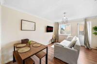 B&B Thamesmead - ◑4 Bed Townhouse◑10guests◑ Garden◑Wifi & Netflix◑ - Bed and Breakfast Thamesmead