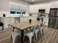 Thistle Ridge (Lower) New Waterton Lakes Area Waterfront Home - B&B Mountain View