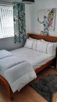 2 bedroom Chalet all to yourself, free parking, dogs welcome - Chambres d'hôtes Swansea