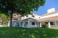 Castle Beach House Luxury Beachfront Villa - B&B Málaga