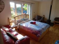 B&B Carmarthen - No 9 Manor Way - Bed and Breakfast Carmarthen