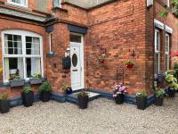 Mountroyal Victorian Studio Self Catering Apartment 3 - Bed and Breakfast