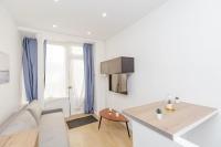 Nice Apartment Renovated And Bright Street Side - B&B