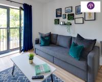 B&B Stevenage - Stevenage Luxury 1Bed Apartment - Sleeps 4-WIFI-Free Parking- By JM Short Lets & Serviced Accommodation - Bed and Breakfast Stevenage