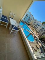 Joni's Condo 10 - B&B Golem