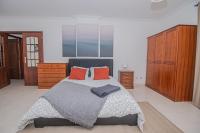 Charming Private Rooms in an Apartment A2 Penha - Faro - B&B Faro