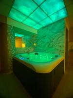 Jacuzzi Apartament Old town Free parking - B&B Klaipėda