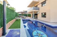 VILLA RIOJA with pool & mountain and sea view, ONLY FAMILYS - B&B Lloret de Mar