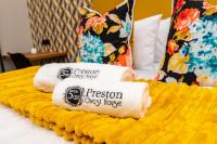 Kamer met Kingsize Bed en Uitzicht op het Zwembad