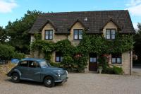 B&B Chippenham - Fosse Farmhouse Holiday Cottages - Bed and Breakfast Chippenham