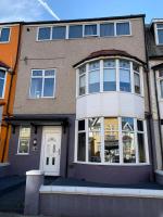 Heather Glen. Six bedroom home near the sea. - Chambres d'hôtes Blackpool