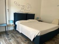 Zimmer mit Kingsize-Bett