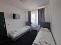 Camera Doppia con Letti Singoli con Bagno Privato Esterno 