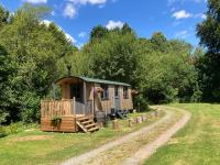 B&B Saltash - Brook the Shepherd Hut - Bed and Breakfast Saltash